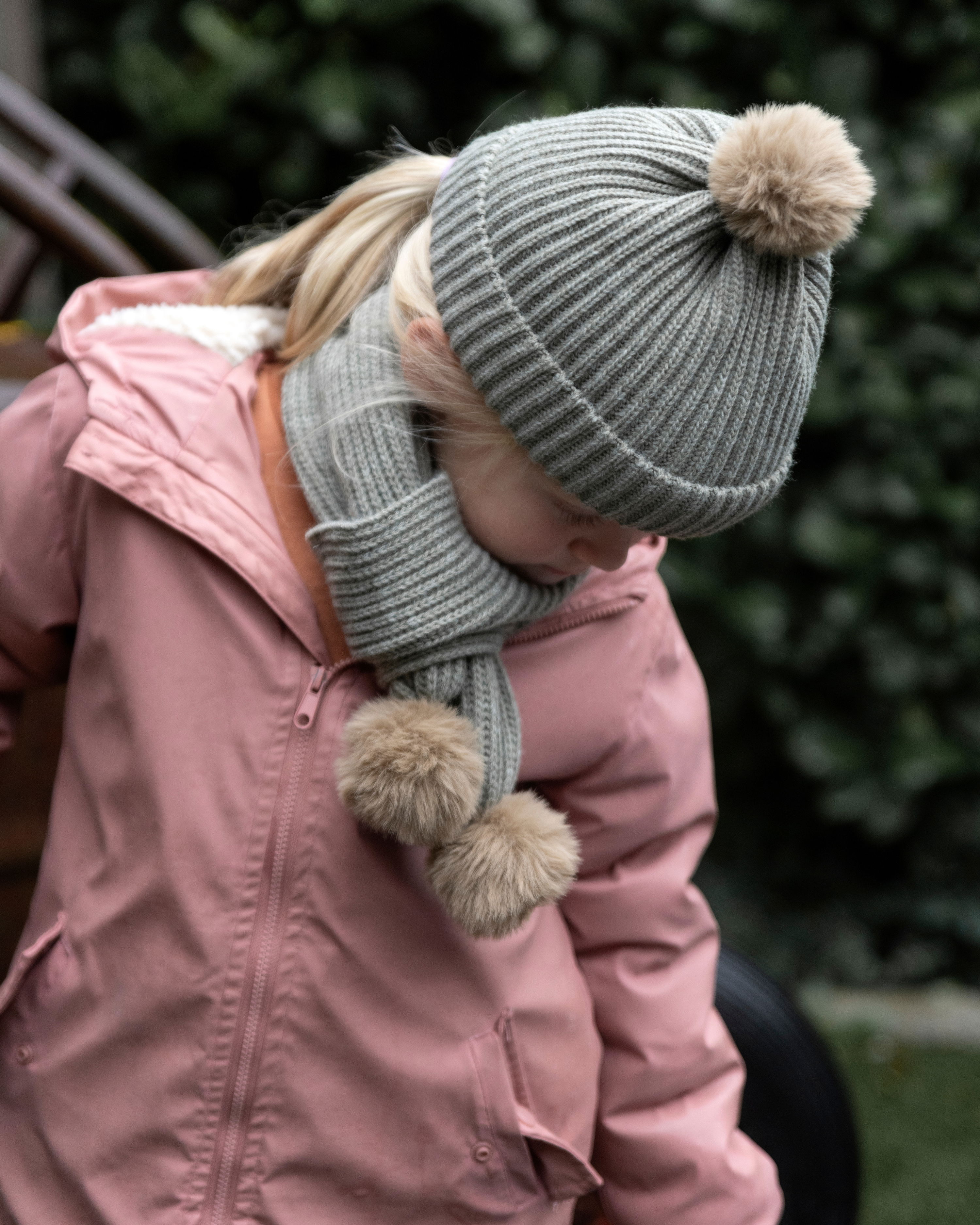 Bonnet avec pompon Cool vieux rose - 3-8 ans