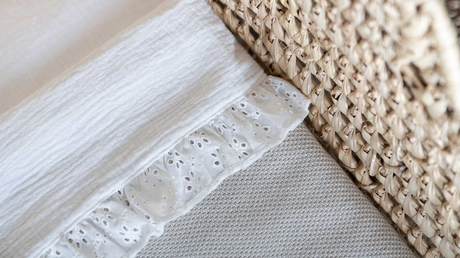 Drap berceau Calm warm linen - avec ruffle