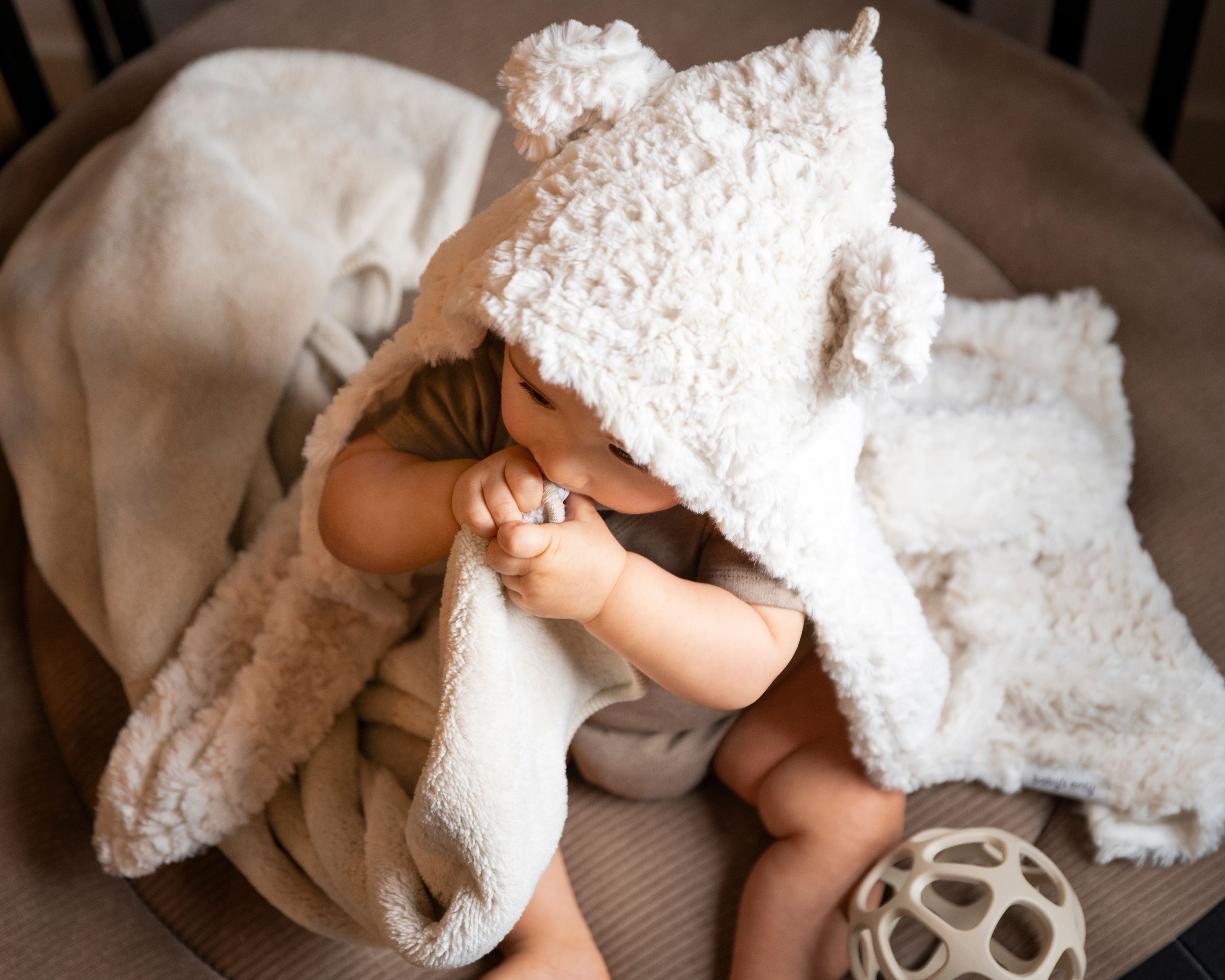 Hooded baby blanket Snow taupe - with ears