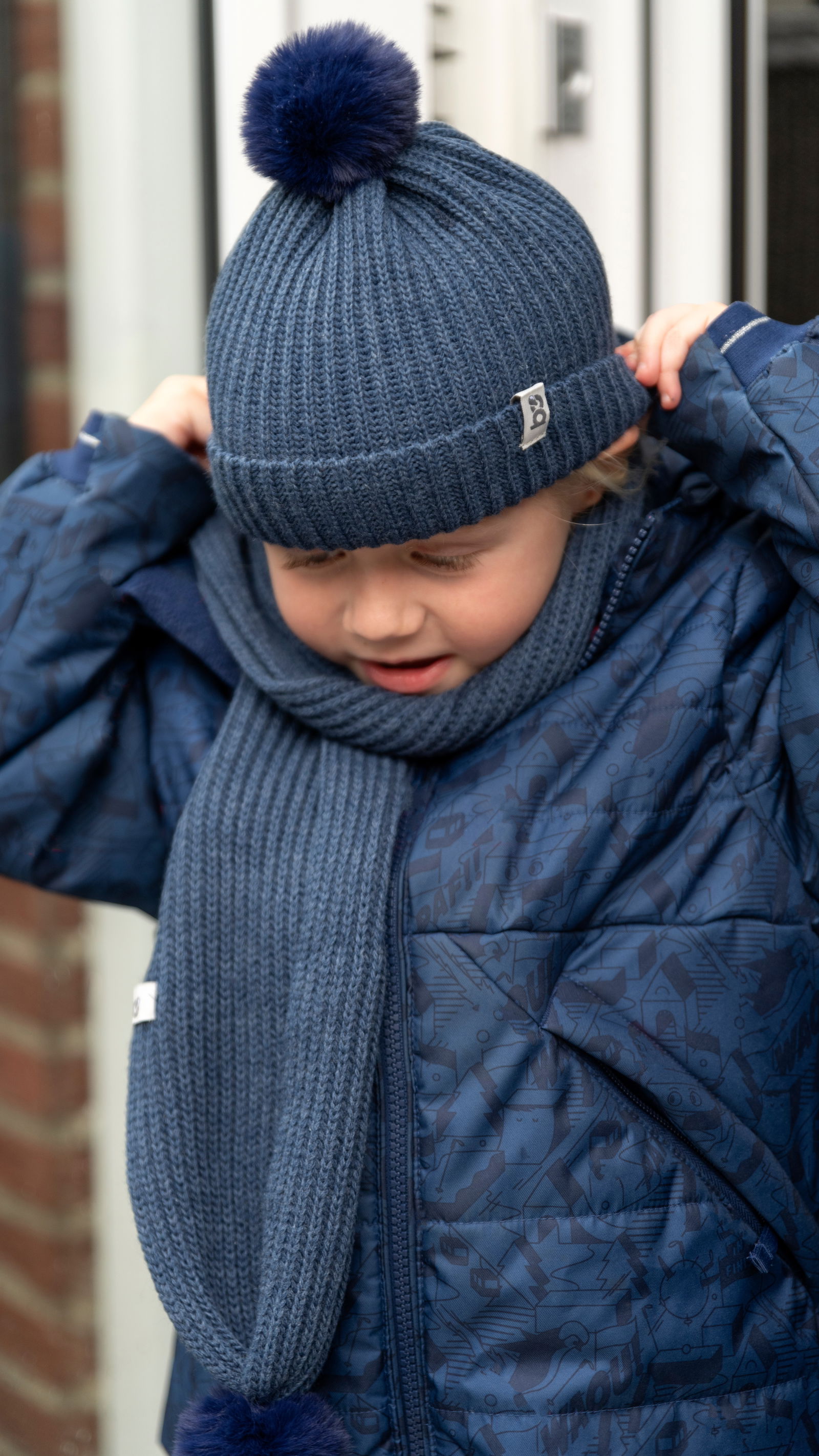 Hat with pompon Cool urban green - 3-8 years