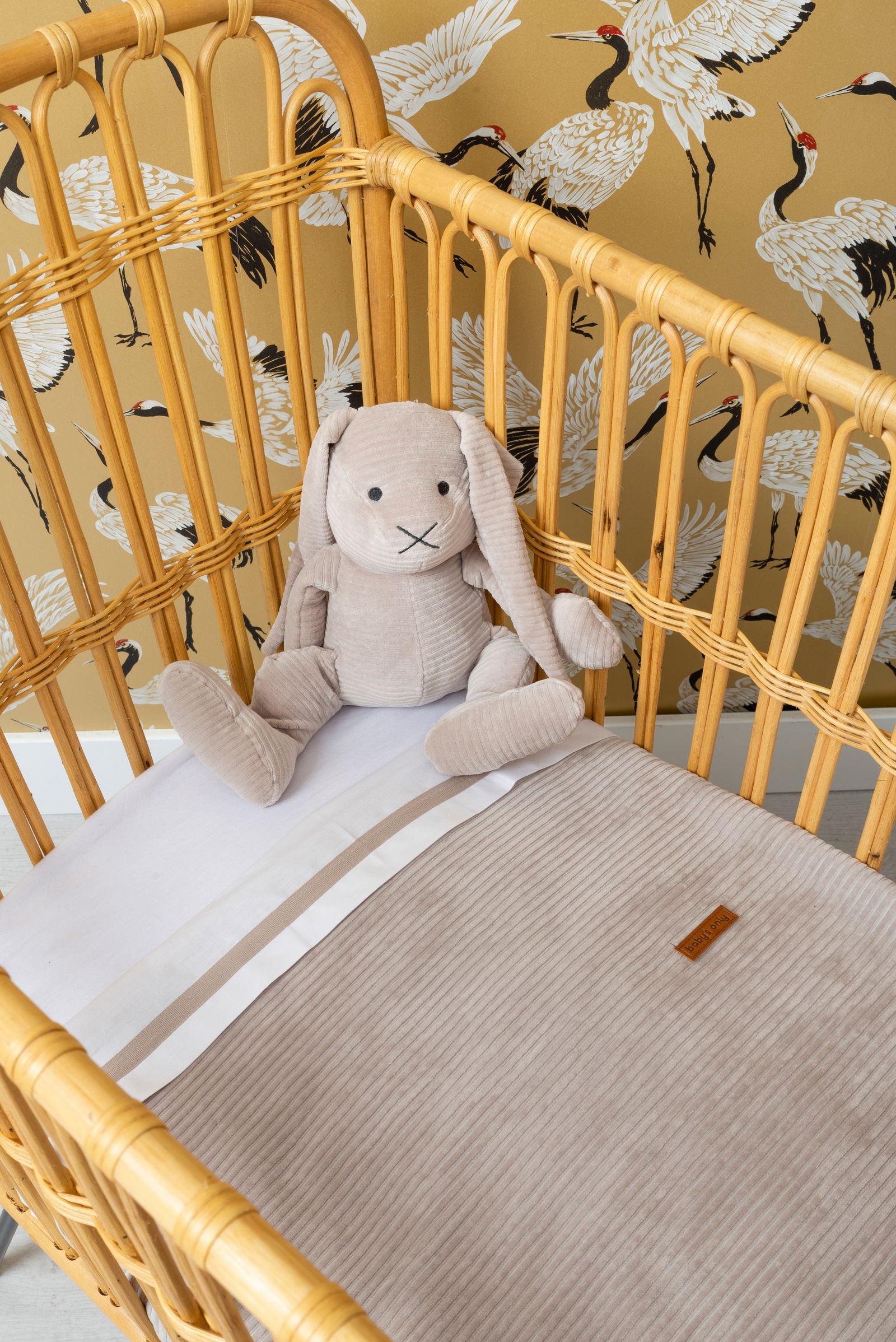 Baby crib sheet woven ribbon caramel/white