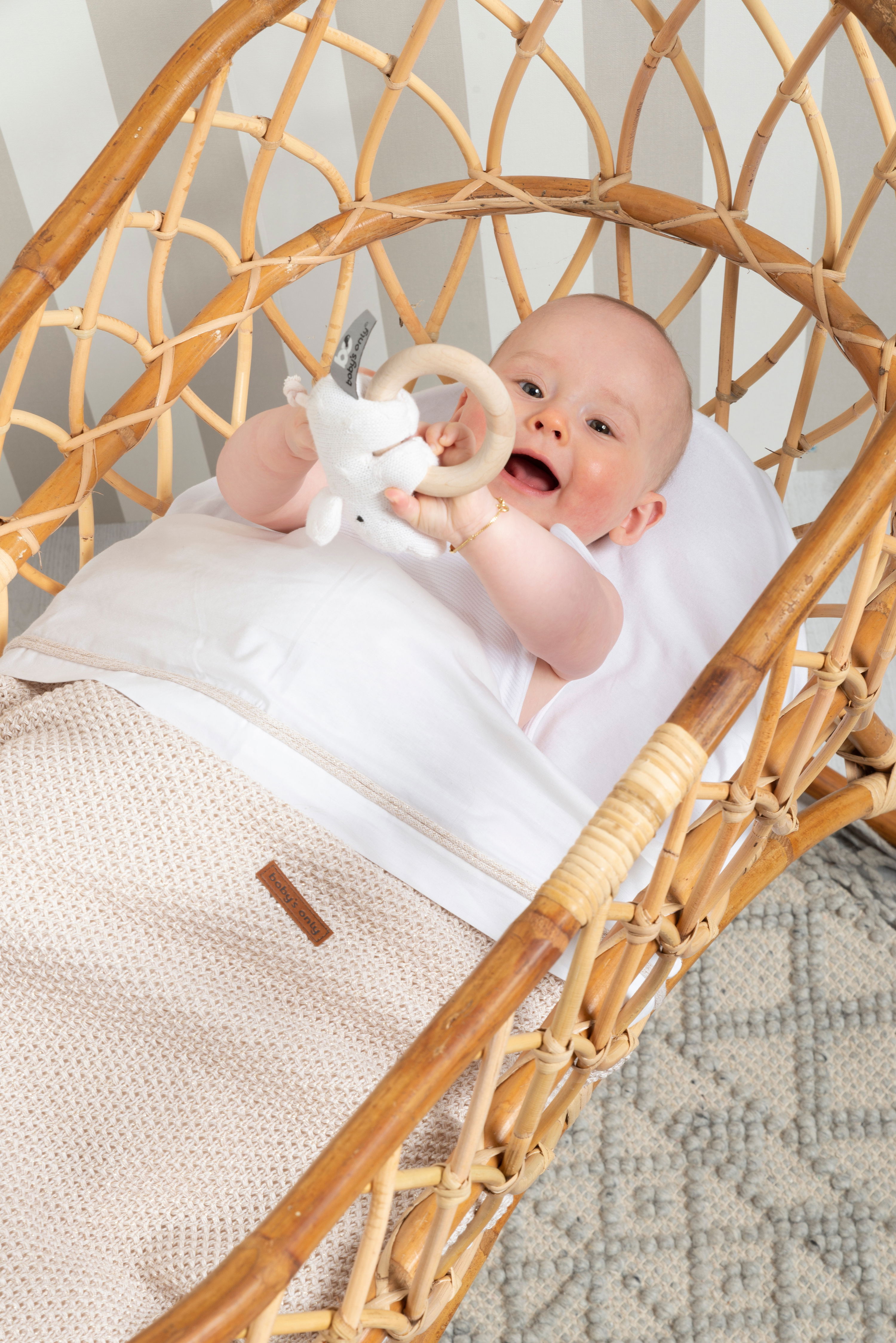 Baby crib sheet knitted ribbon baby pink/white