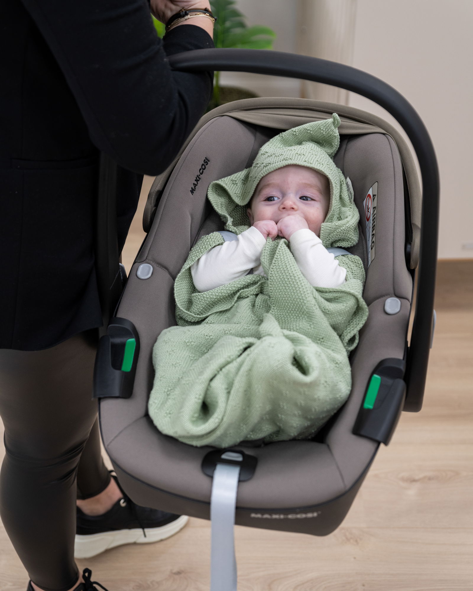 Hooded baby blanket Mood laurel green