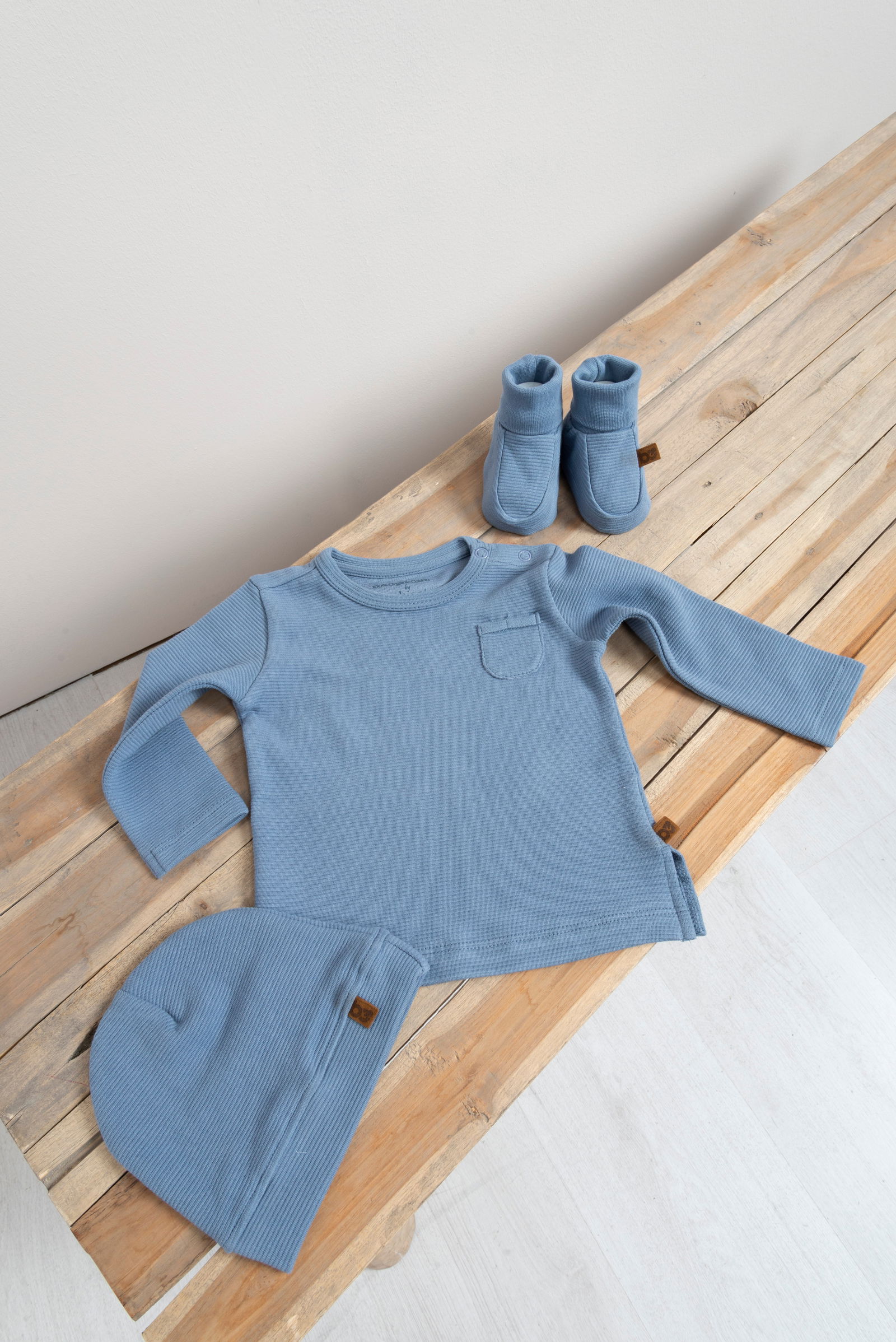 Mutsje Pure vintage blue - 3-6 mnd