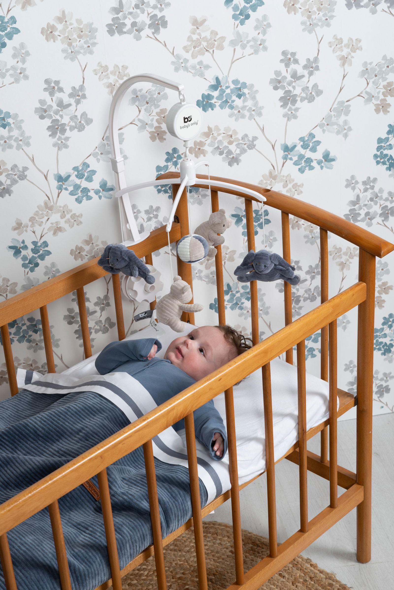 Baby crib sheet woven ribbon caramel/white