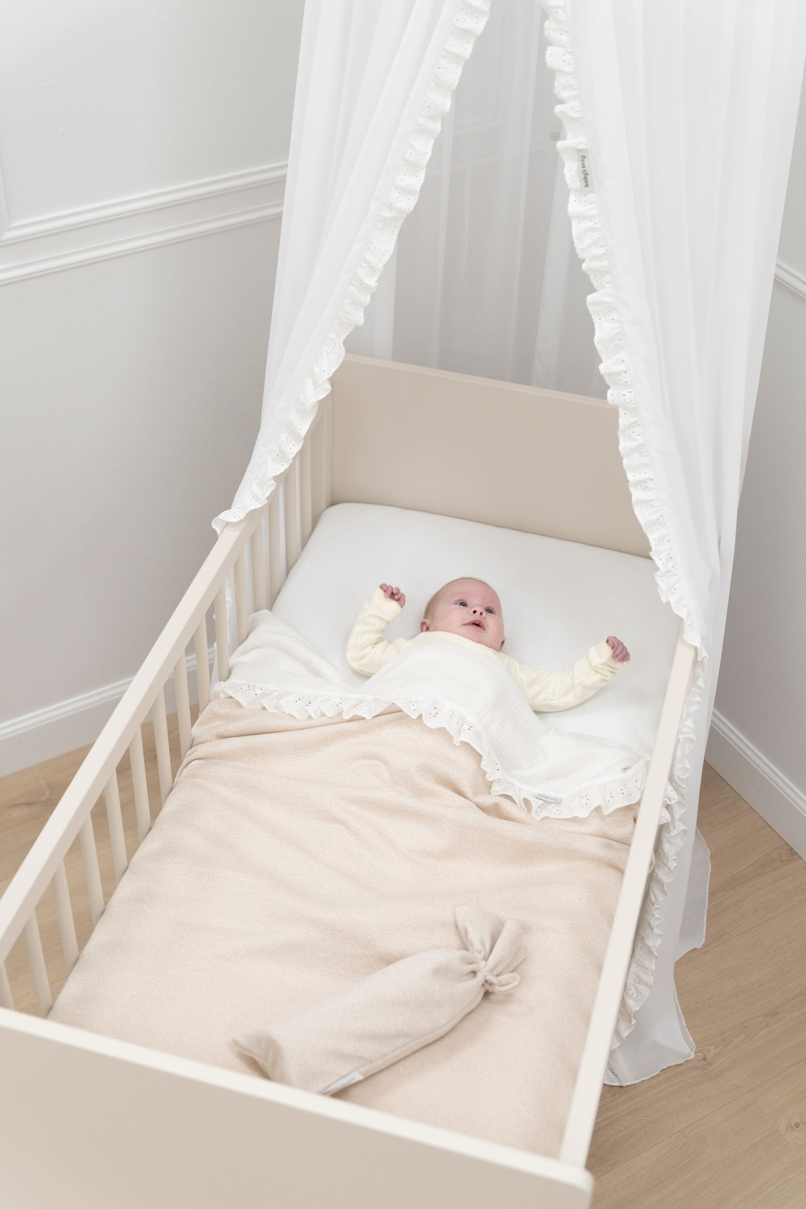 Drap lit bébé Calm blanc - avec volant