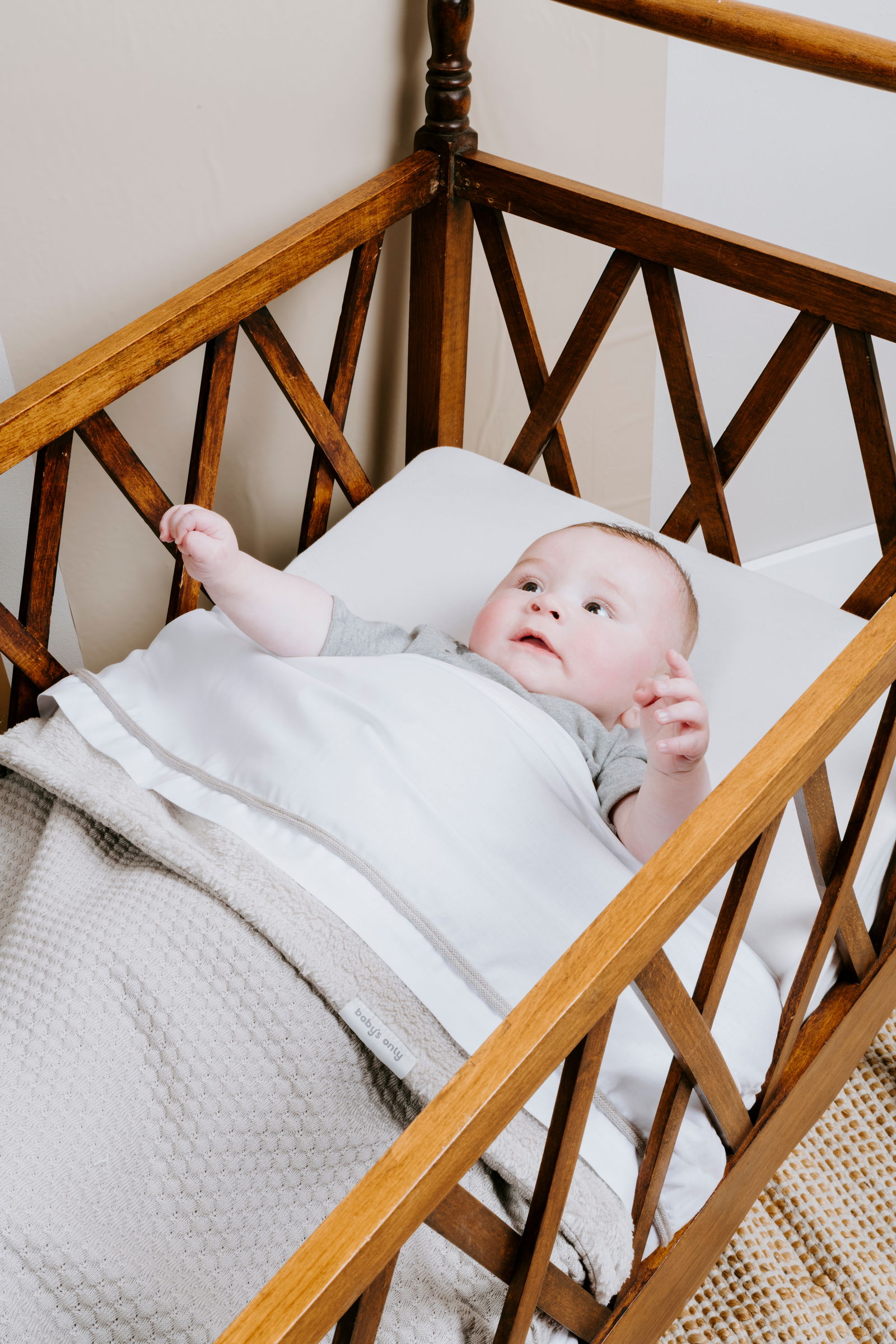 Baby crib sheet knitted ribbon woolwhite/white