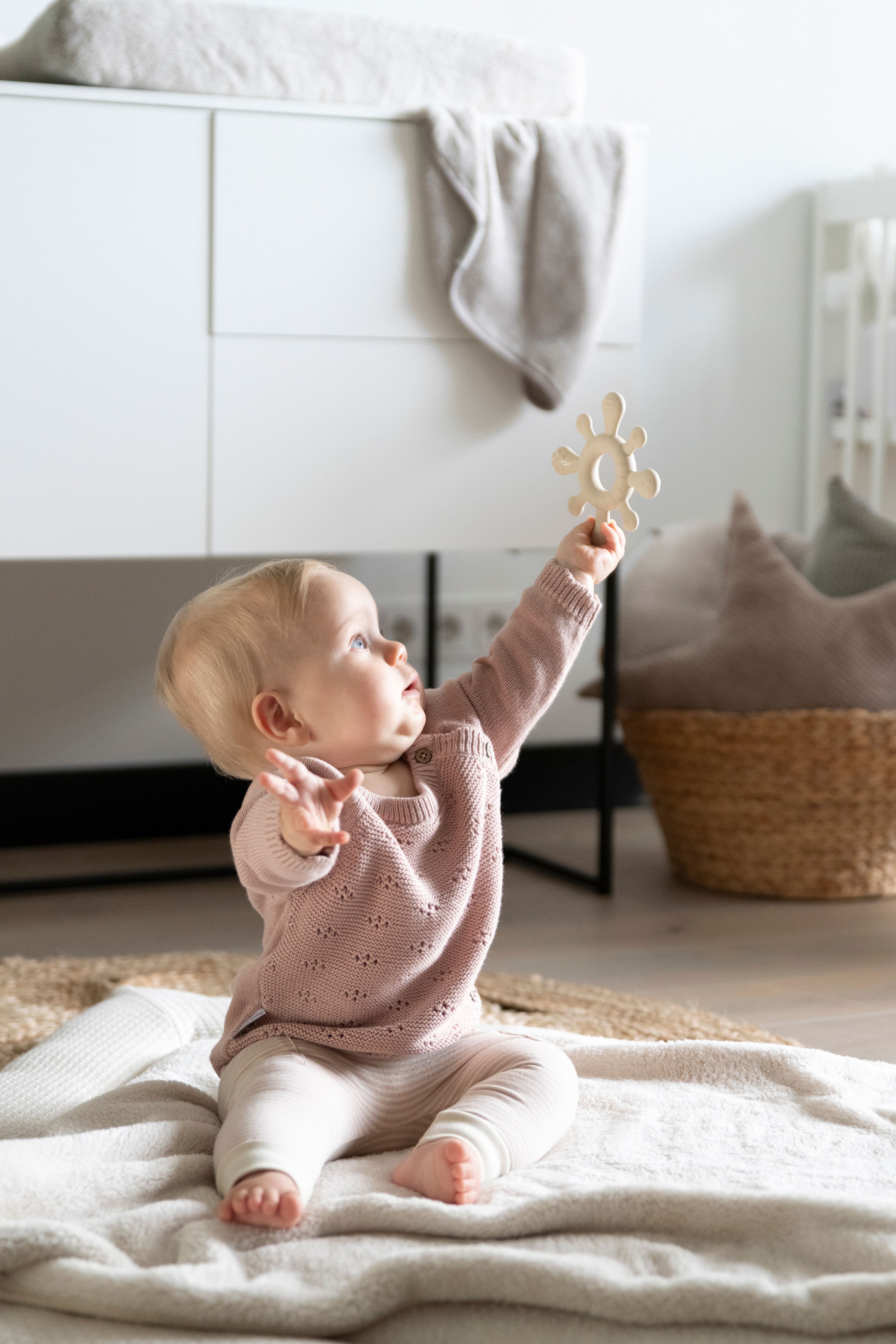 Teething ring blossom stone red