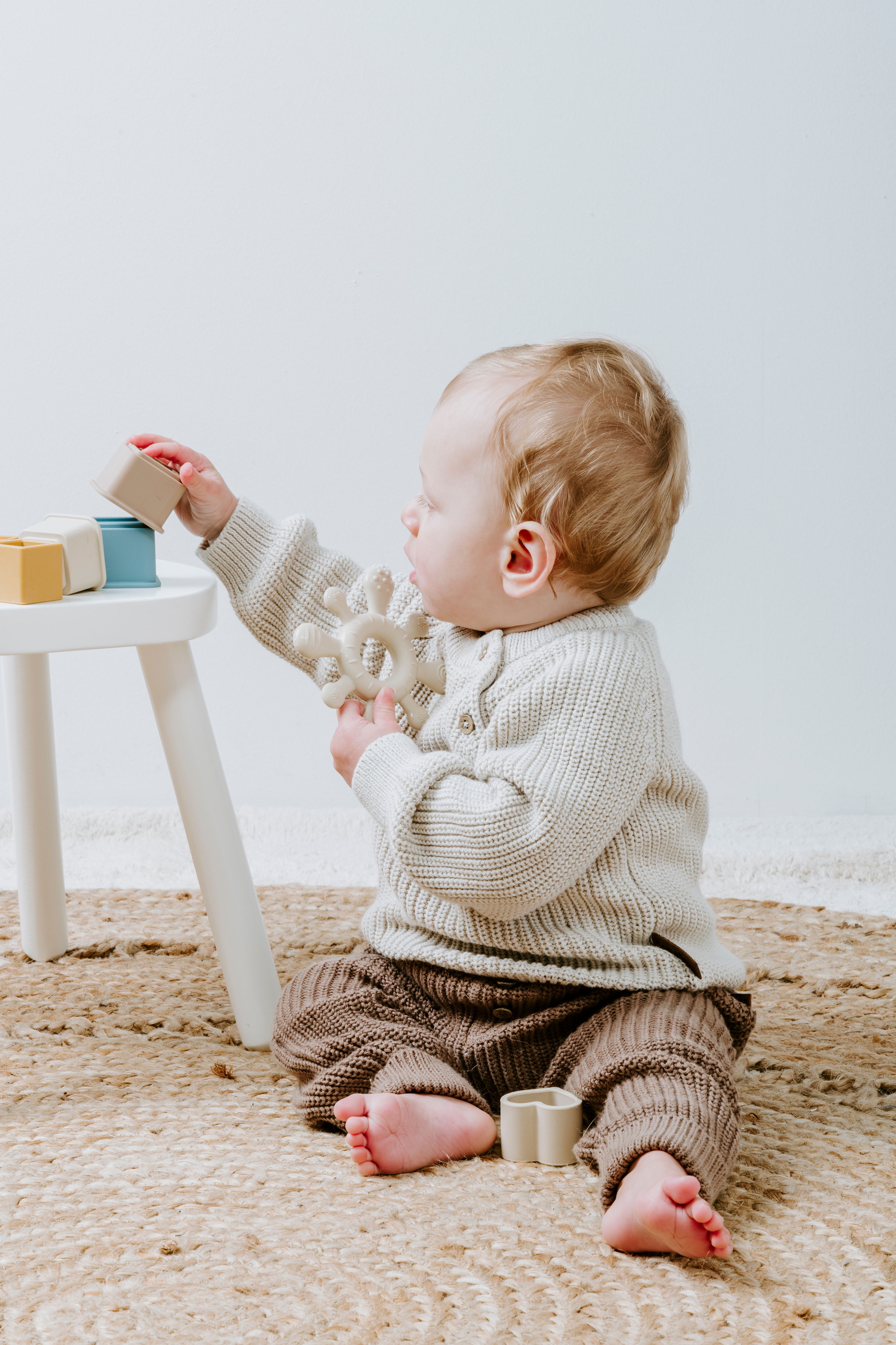 Teething ring blossom stone red