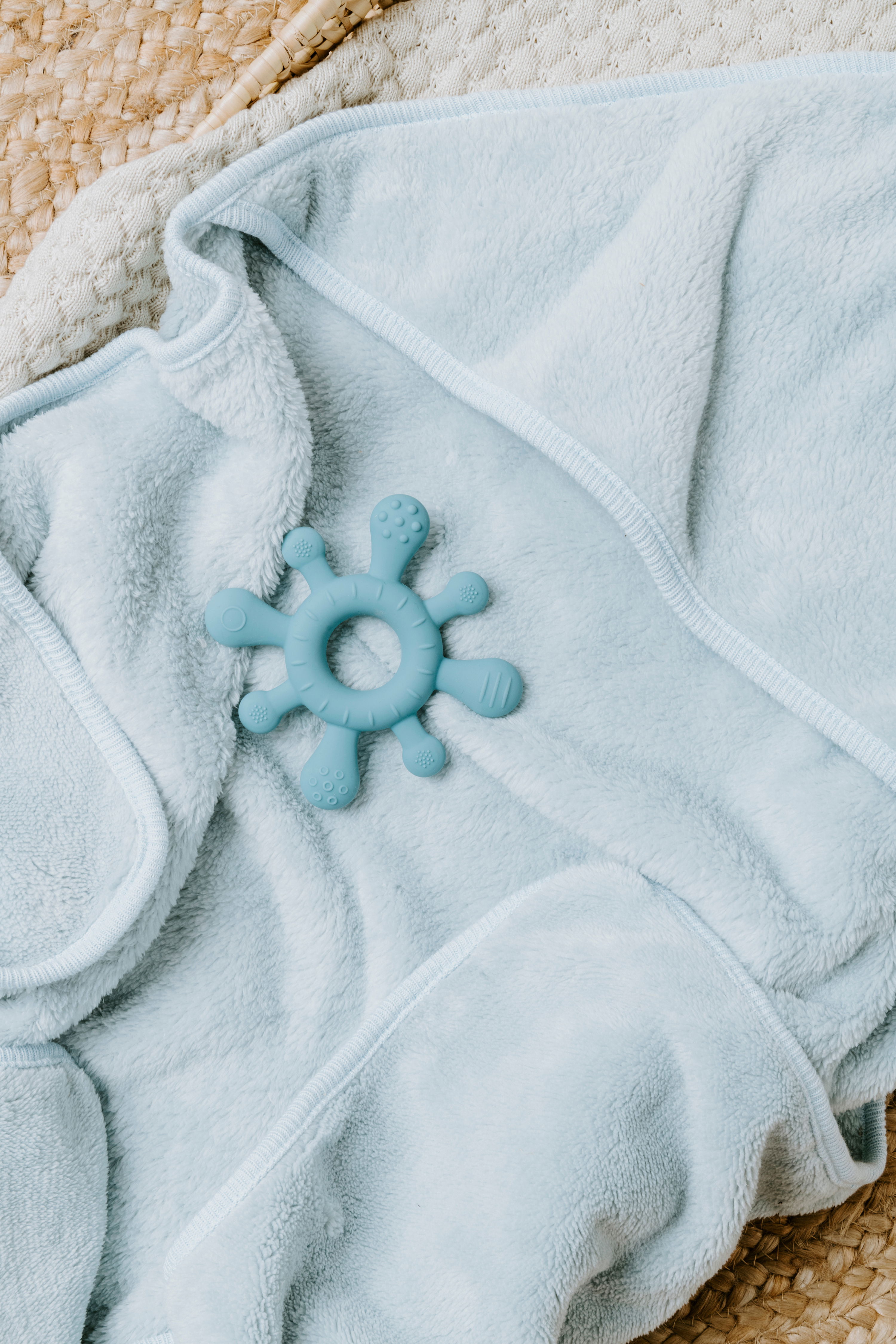 Teething ring blossom vintage blue