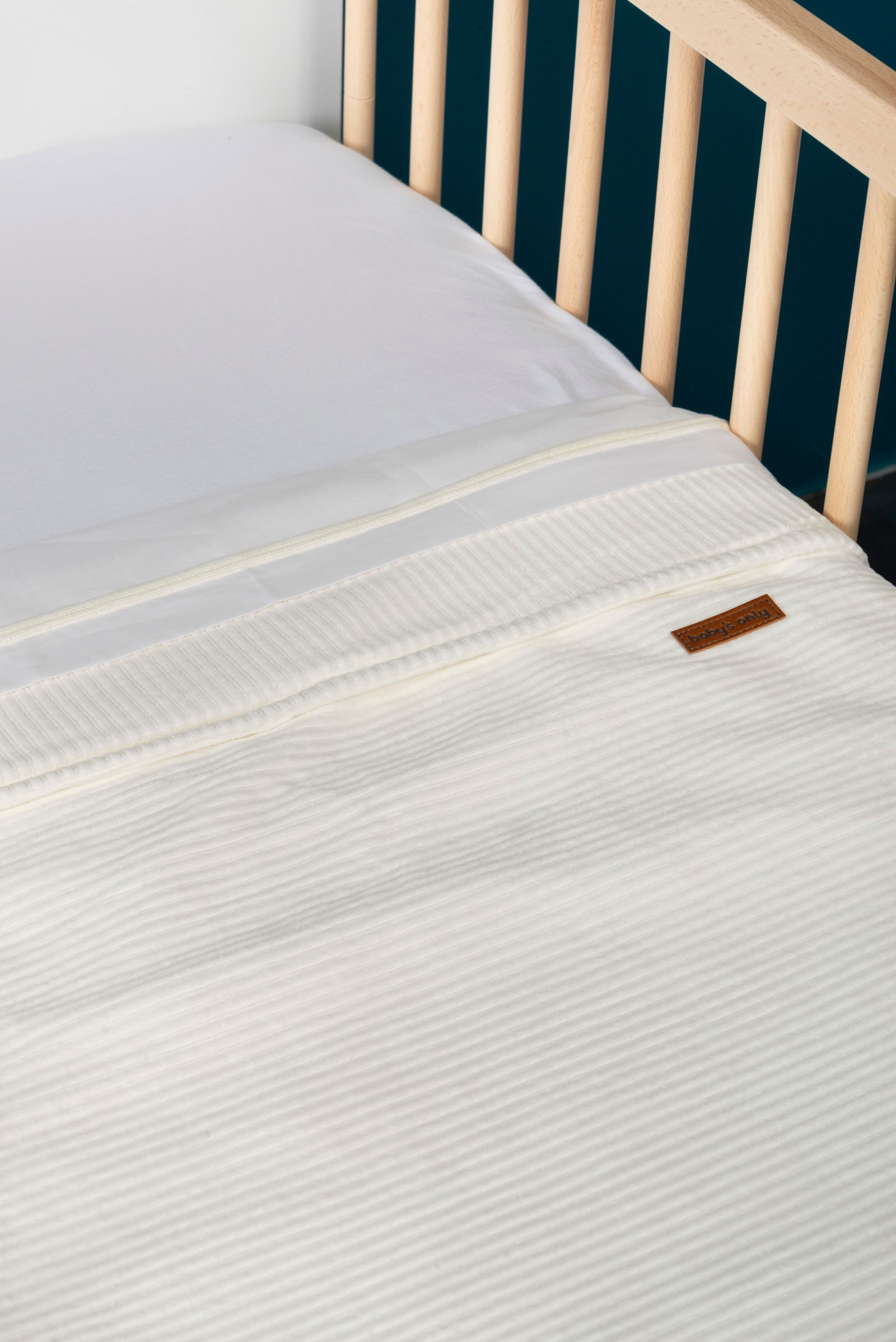 Baby crib sheet knitted ribbon woolwhite/white