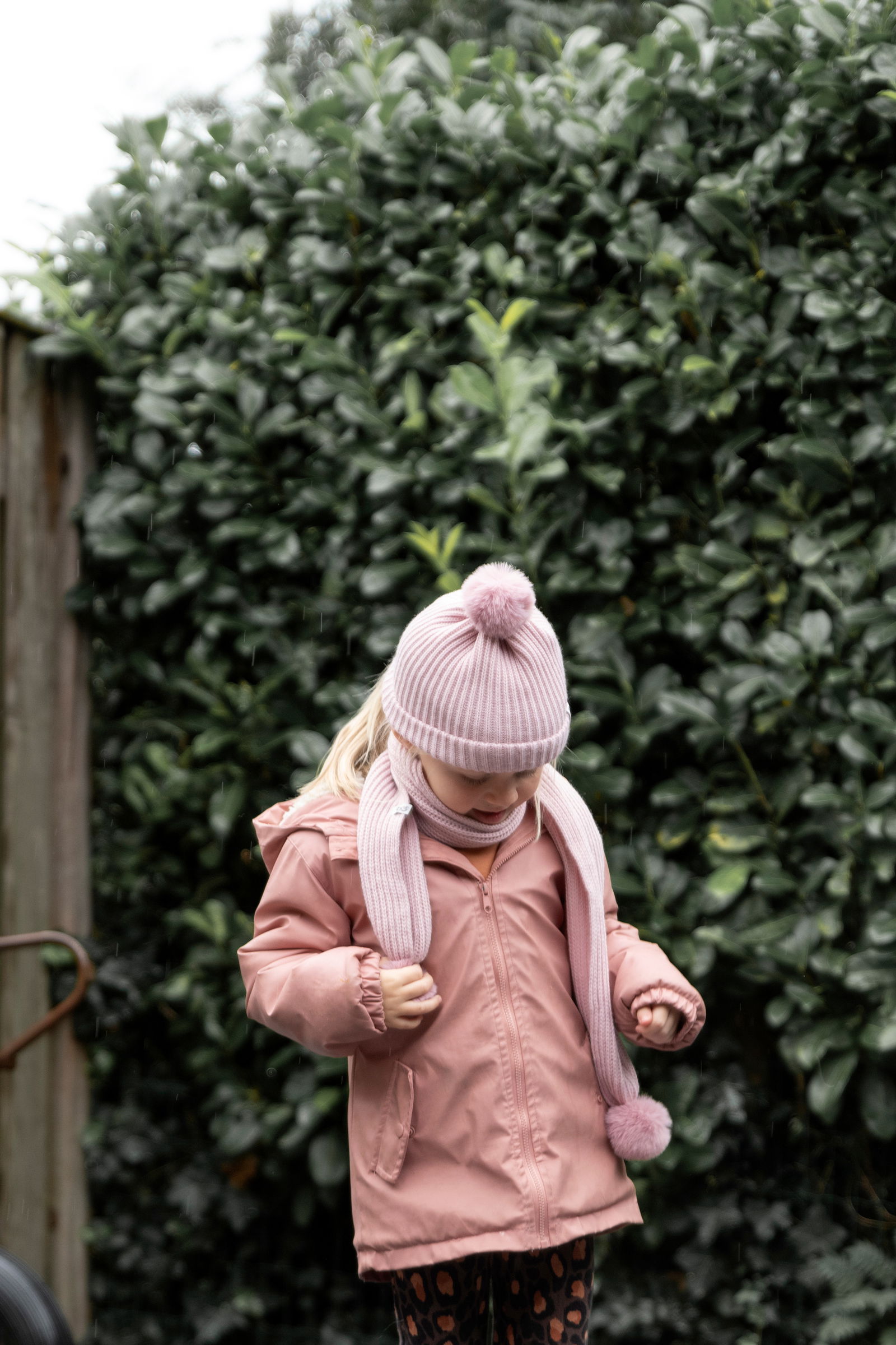 Scarf with pompon Cool old pink - 3-8 years